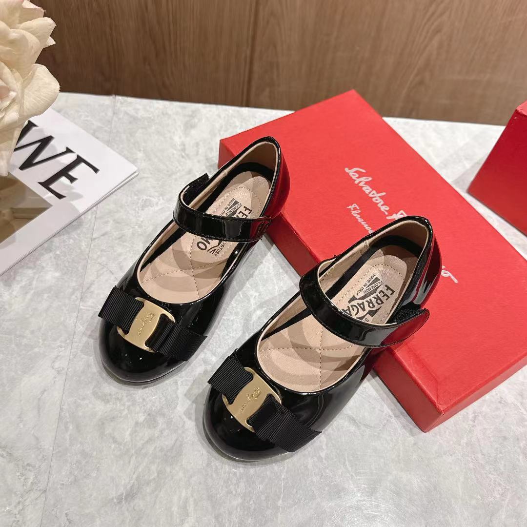 Children's shoes child